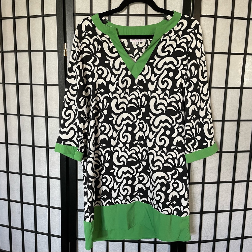 Buckhead Betties Black White Green Geometric Print Shift Coverup Size Small